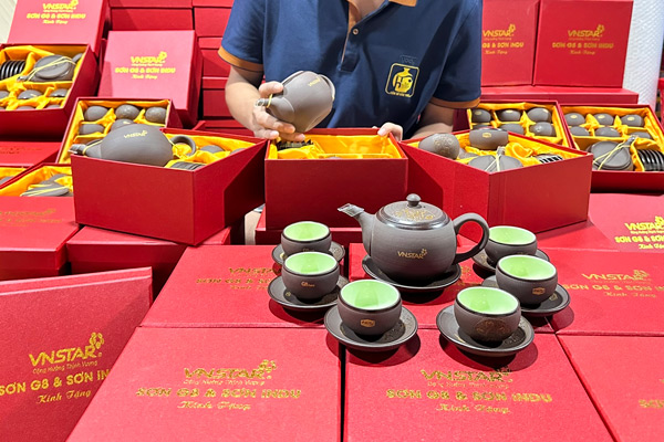 am-chen-tu-sa.jpg