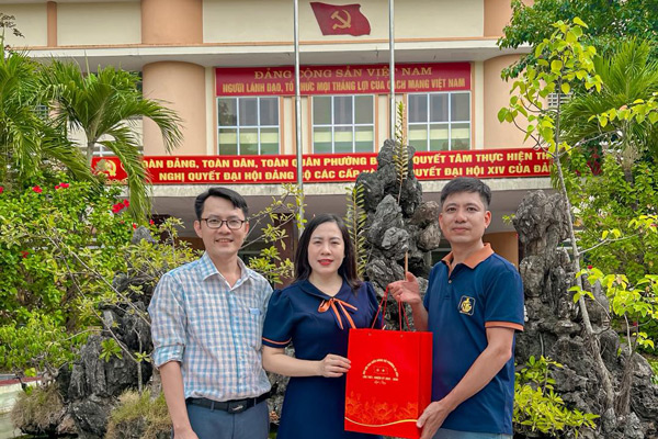 [Quảng Trị] Từ Bát Tràng Đến Ba Đồn – Món Quà Gốm Sứ Gửi Gắm Tấm Lòng Tri Ân