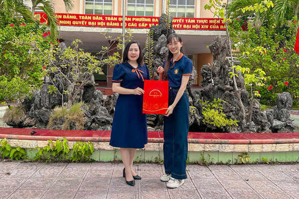 hao-tho-dong-hanh-cung-dang-uy-phuong-ba-don.jpg