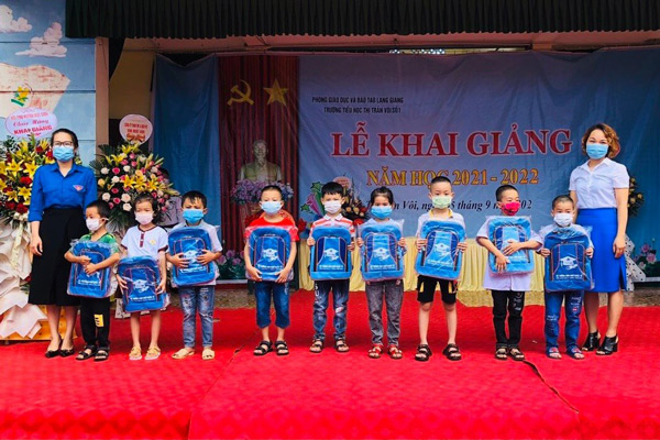 qua-tang-hoc-sinh-thuong-la-phan-thuong.jpg
