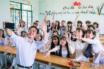 Họp lớp thì nên tặng quà gì? – Gợi ý quà kỷ niệm ngày họp lớp